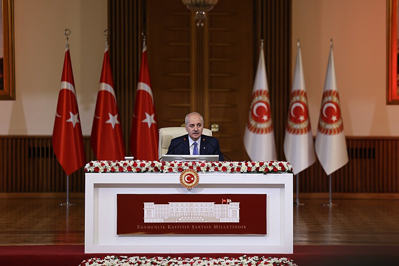 Przewodniczący Wielkiego Zgromadzenia Narodowego Turcji, Numan Kurtulmuş, na pierwszym posiedzeniu komisji powołanej zgodnie z celem „Turcja bez terroryzmu” (AA)