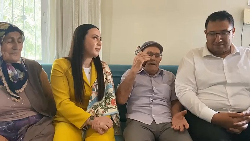 Şehit ailesiyle telefonda görüşen Cumhurbaşkanı Erdoğan: Terörü sindirdik. (DHA)