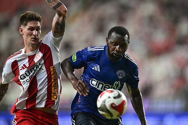 Tomas Cvancara ve Nicholas Opoku (AA)