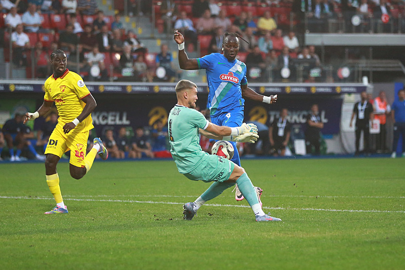 karadenizde-sok-rizespor-goztepe-0-1-mac-sonucu-1754848069878.jpeg Ali Sowe (İHA)