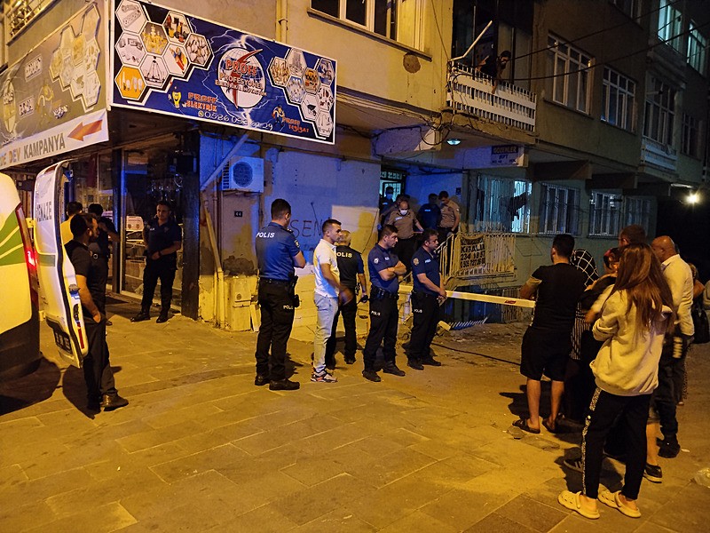 Polis ekipleri olay yerinde (AA)