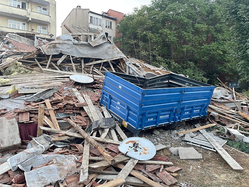 Birçok bina hasar gördü