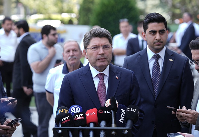 Adalet Bakanı Yılmaz Tunç, AK Parti Kongre Merkezi'nde basın mensuplarına açıklamalarda bulundu. 