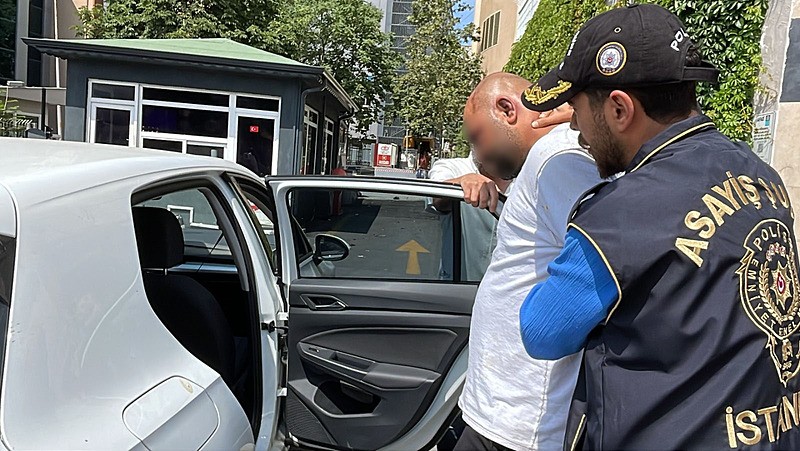 SARIYER'DE 15 TEMMUZ ŞEHİDİNİN MEZARINA ZARAR VEREN ŞÜPHELİ YAKALANDI. (Fotoğraf: İHA)