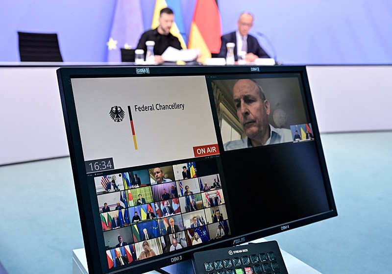 Online toplantı, Reuters