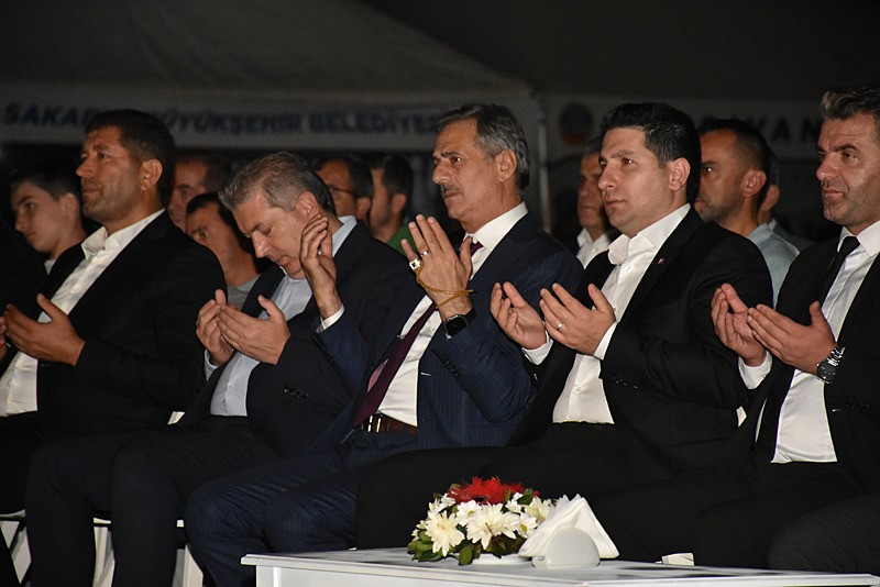 Marmara Depremi'nin 26'ncı yıl dönümünde şehitler için sela okundu (AA)