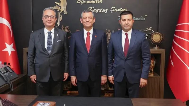 Bülent Tezcan, Özgür Özel ve Ömer Günel