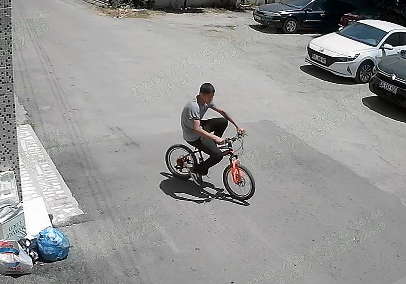 Girdiği apartmanlardan 6 bisiklet çaldı (takvim foto arşiv)