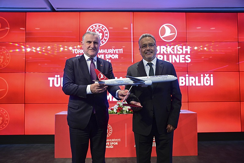 Osman Aşkın Bak (solda) Ahmet Bolat (sağda) [AA]