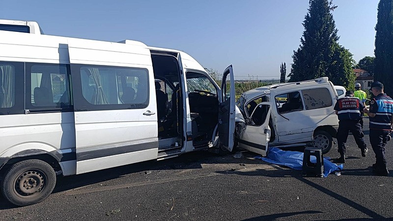 Kaza sonrası ekipler inceleme başlattı (DHA)