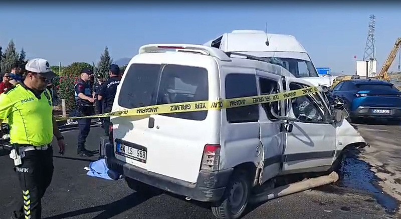 Olay yeri inceleme ekipleri kazanın yaşandığı bölgeye geldi (DHA)