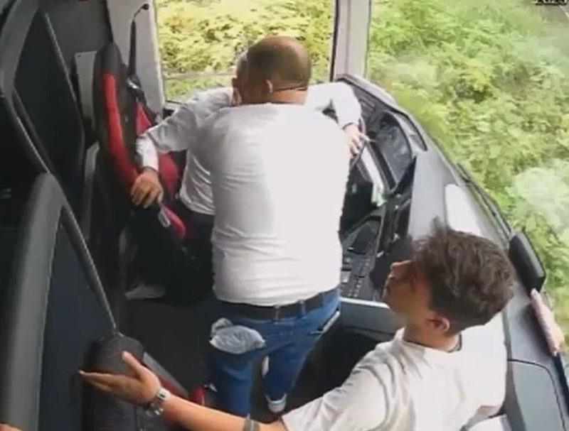 Samsun'da iki kişinin öldüğü otobüs kazasında yeni görüntüler ortaya çıktı!  ʺŞoför rahatsızlandı, ikinci kaptan yetişemediʺ (takvim foto arşiv)