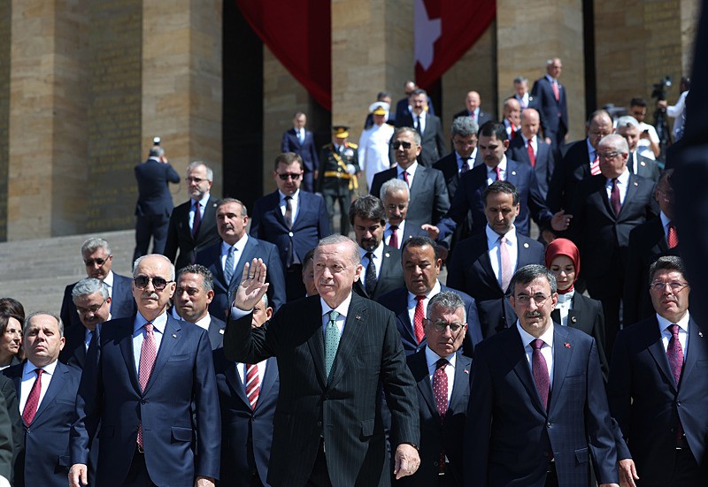 Başkan Recep Tayyip Erdoğan başkanlığındaki devlet erkanı, 30 Ağustos Zafer Bayramı ve Türk Silahlı Kuvvetleri Günü dolayısıyla Anıtkabir'i ziyaret etti