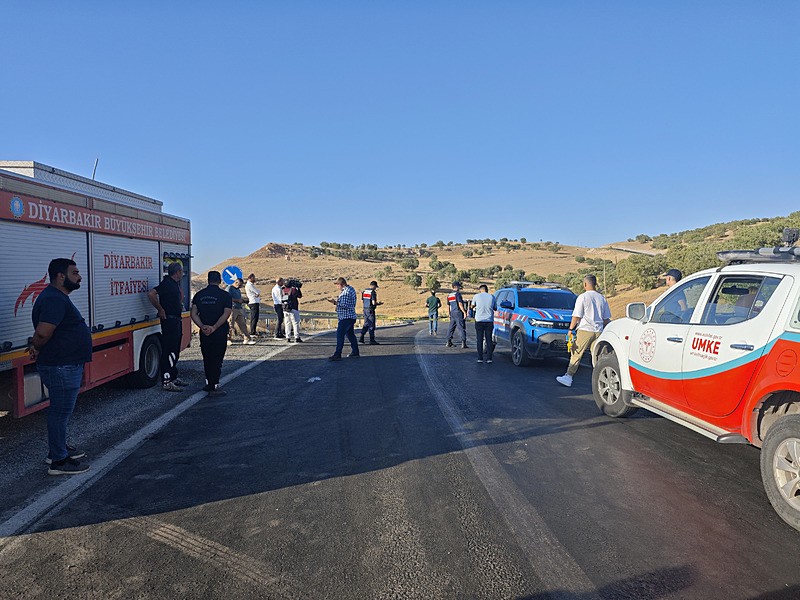 Diyarbakır'da minibüsün devrildiği kazada 1 kişi öldü, 15 kişi yaralandı