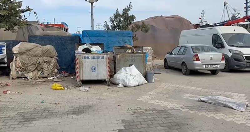 Erdek Belediyesi'nde yaşanan çevre kirliliği tepkilere yol açtı (İHA)