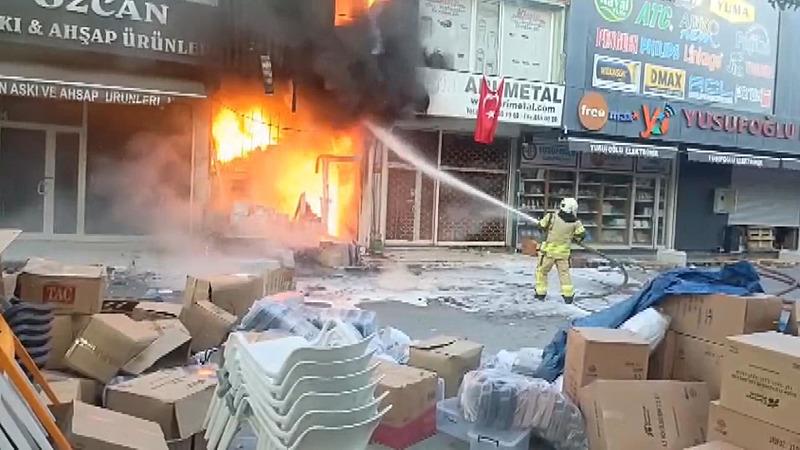 Bağcılar İSTOÇ'ta iş yerinde yangın! Ekipler bölgede (takvim foto arşiv)