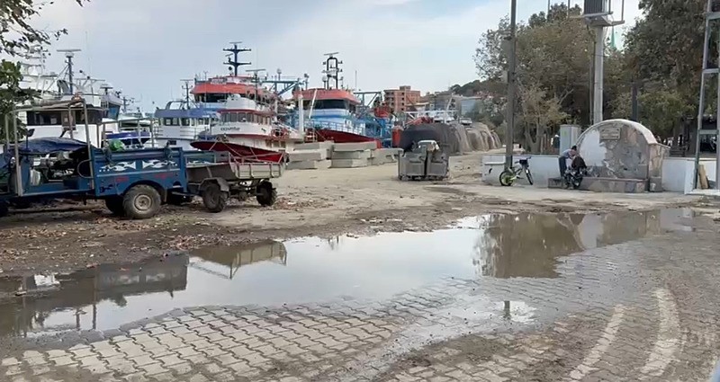 Erdek Belediyesi'nde yaşanan çevre kirliliği tepkilere yol açtı (İHA)
