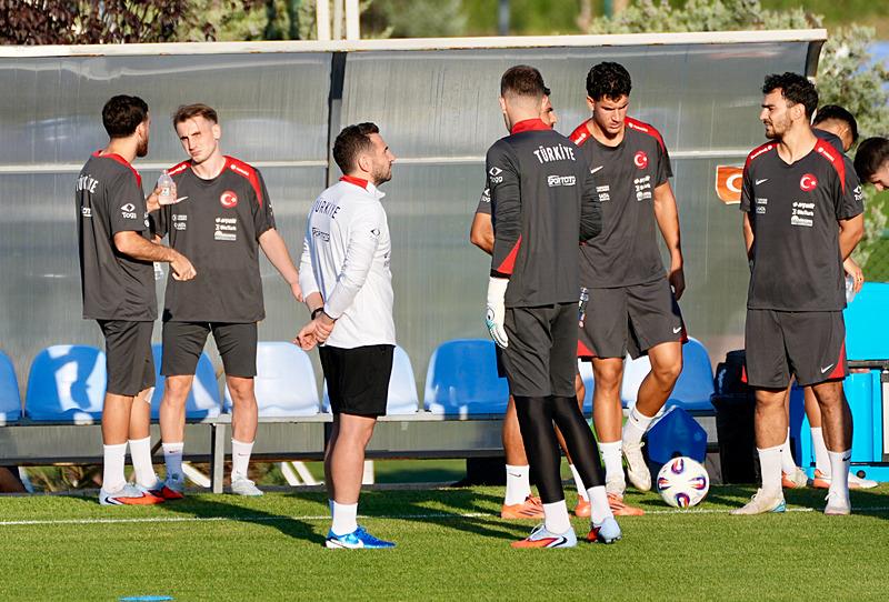 Milliler Gürcistan karşısında! Montella'dan farklı 11-3