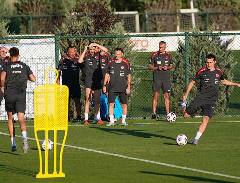 Milliler Gürcistan karşısında! Montella'dan farklı 11-5