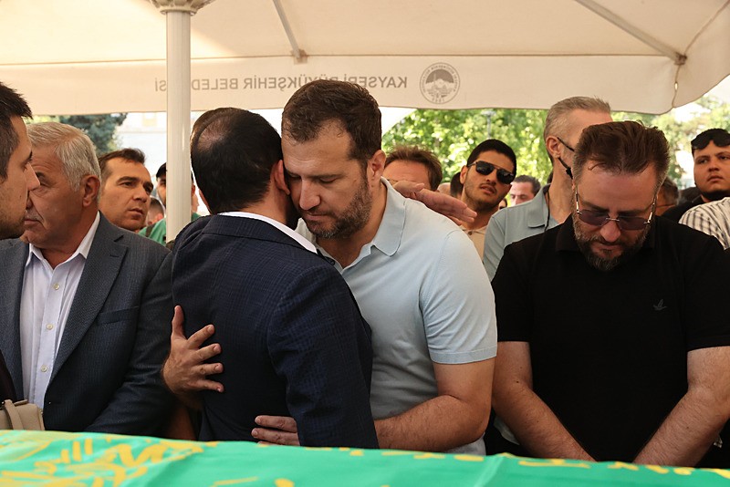 Yapımcı ve senarist Mehmet Bozdağ'ın acı günü. (AA)