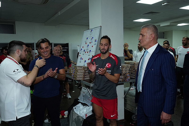 Hakan Çalhanoğlu ve Vincenzo Montella (DHA)