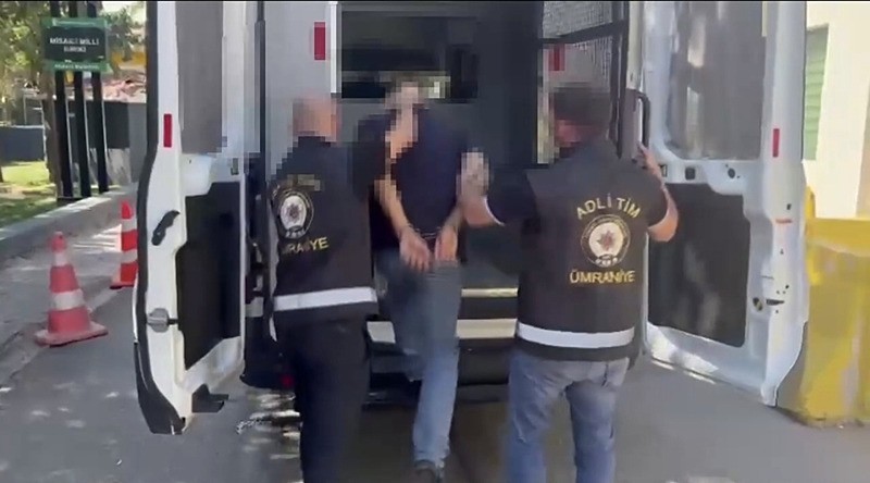 Olayla ilgili olarak yakalanan şüphelilerden 3 kişi tutuklandı. (DHA)