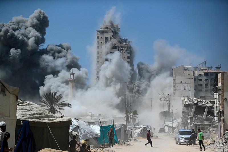 El Muştaha,  Reuters