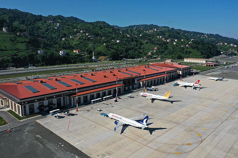 Bakan Uraloğlu: Ağustosta havalimanlarımızda 27 milyon 678 bin 20 yolcuya hizmet verildi (Takvim foto arşiv)