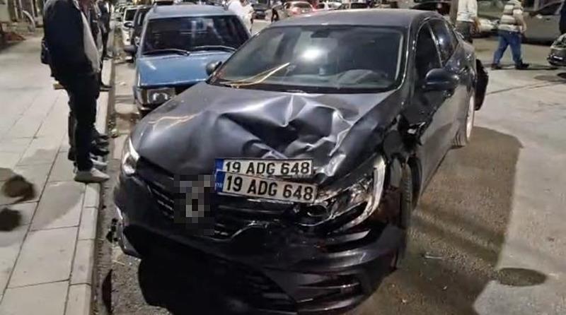 Alkollü traktör sürücüsü 3 araca çarparak durabildi! O anlar kameralara yansıdı (takvim foto arşiv)