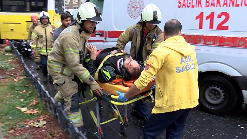 Beşiktaş ve Küçükçekmece'de İETT otobüsü kazası! Motosiklet sürücüsü yaralandı (takvim foto arşiv)