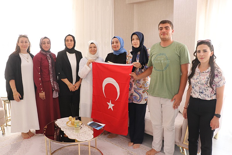 Başkan Erdoğan'ın ʺTerörsüz Türkiyeʺ mektubu Siirt'teki şehit ailesine ulaştı. (AA)