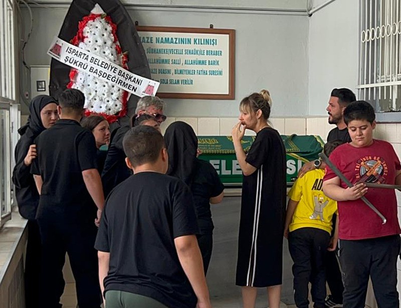 Uzman estetisyenin cenazesi toprağa verildi (DHA)