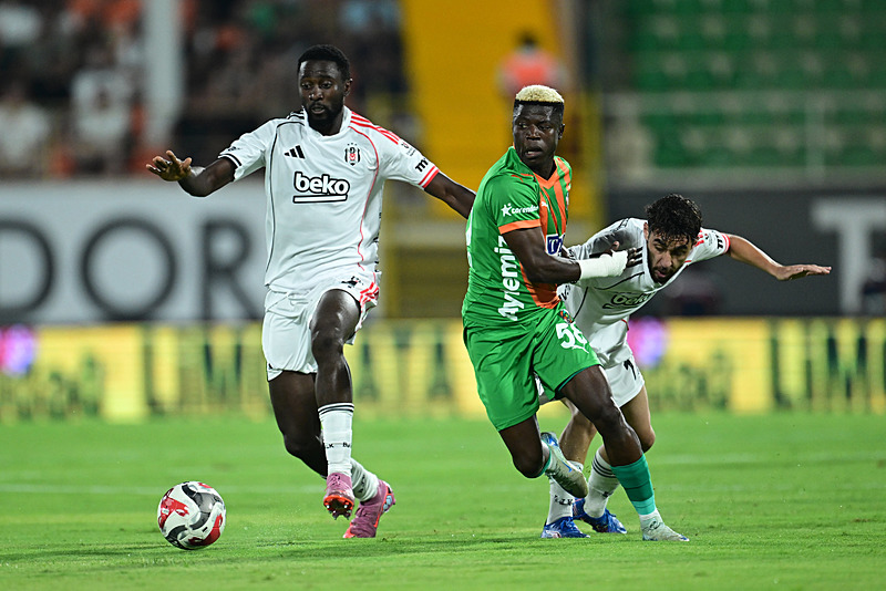 wilfried-ndidi-sakatlandi-nijeryadan-bu-kez-besiktasa-kotu-haber-1757440796430.jpg Wilfried Ndidi (AA)