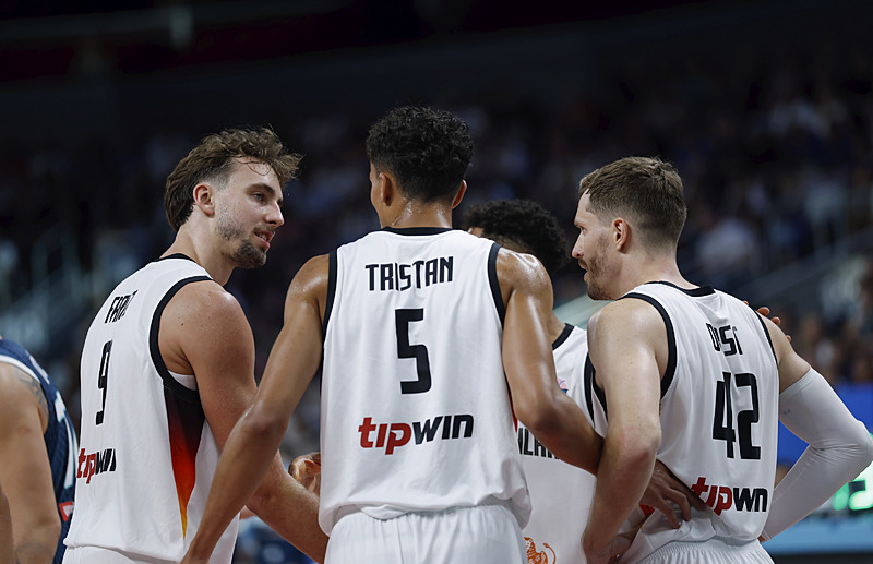 Almanya yarı finale yüskeldi (EPA)