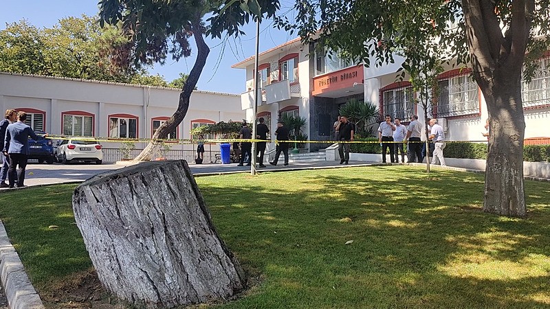 Zeytinburnu'nda kan donduran olay! "Kelleme 1 milyon dolar ödül koymuşlar" diyen mekan sahibine hastane bahçesinde saldırı-3