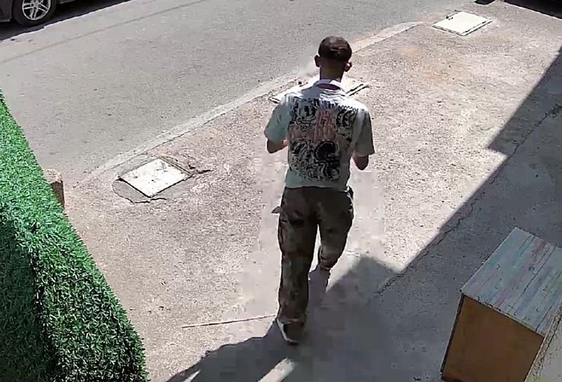 Kan donduran vahşet! Annesini ve 5 yaşındakini kardeşini öldürdü | Evden çıktığı anlar kamerada (takvim foto arşiv)