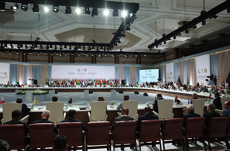 Başkan Recep Tayyip Erdoğan, Katar'ın başkenti Doha'da yapılan İslam İşbirliği Teşkilatı-Arap Ligi Olağanüstü Zirvesine katıldı. (AA)