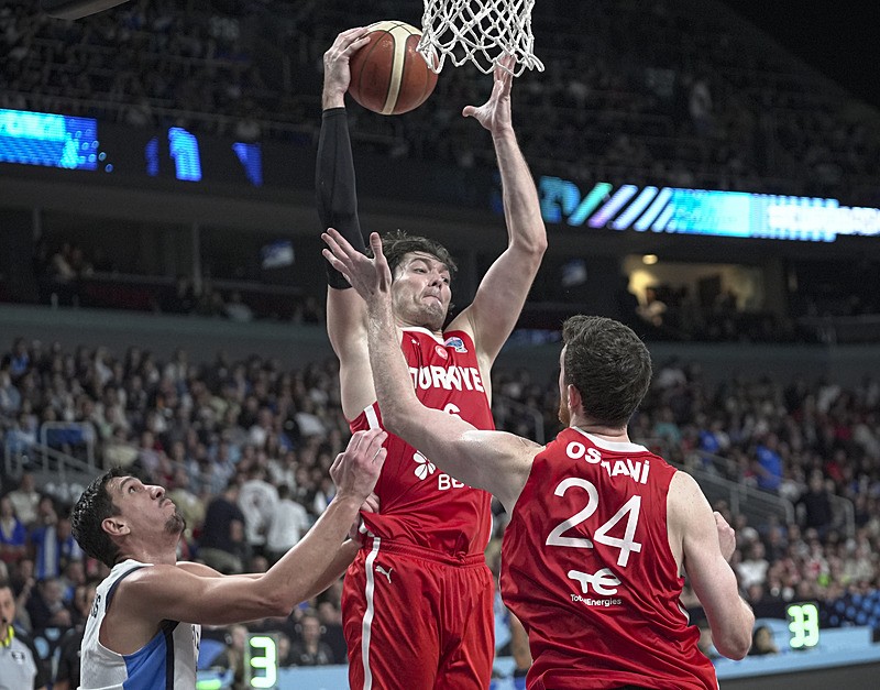 26 farklık bozgun hazımsızlık yaptı! Yunan basketbolcu Giannis Antetekounmpo'dan kutsalımız Türk bayrağına küfür | Tepkiler peş peşe...