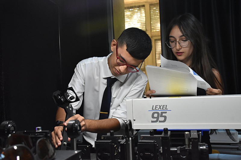 Lise öğrencileri, atom altı parçacığının görüntülenmesi projeleriyle NASA'dan davet aldı. (AA)