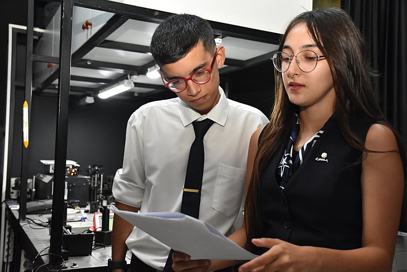 Lise öğrencileri, atom altı parçacığının görüntülenmesi projeleriyle NASA'dan davet aldı. (AA)