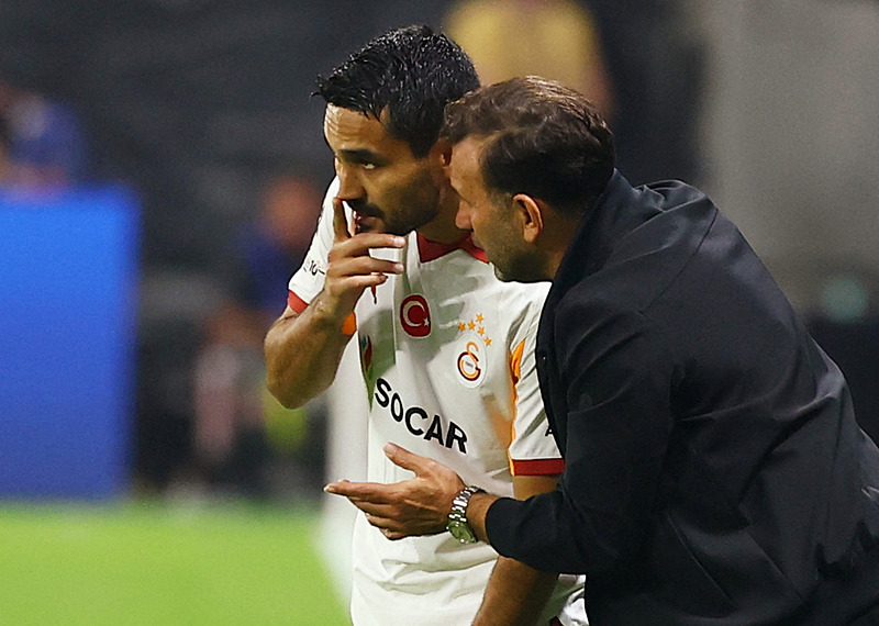 Okan Buruk ve İlkay Gündoğan (REUTERS)