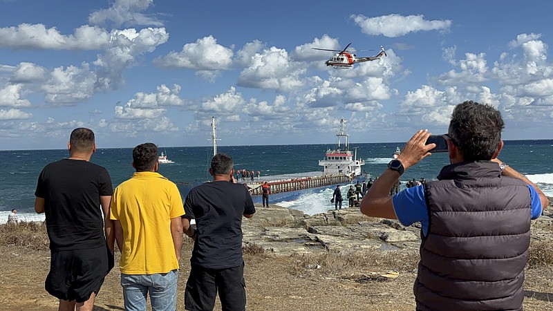 Kocaeli'de kuru yük gemisi karaya oturdu