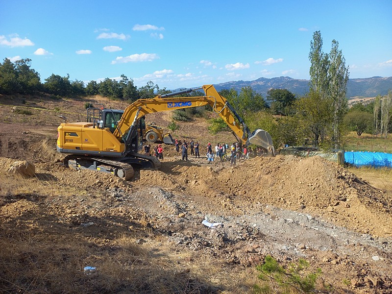 manisada-zamanla-yaris-su-kuyusu-acmaya-calisan-2-ciftci-toprak-altinda-kaldi-kurtarma-calismalari-suruyor-1758210510618.jpeg Su kuyusu açmaya çalışırken göçük altında kalmışlardı! İki çiftçinin cansız bedenlerine ulaşıldı-3