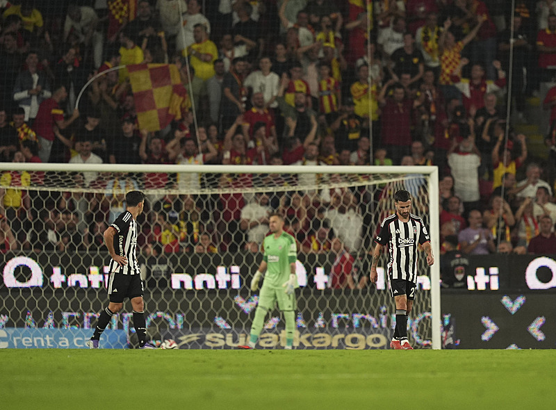 Beşiktaşlı futbolcuların yedikleri gol sonrası yaşadığı üzüntü (AA)