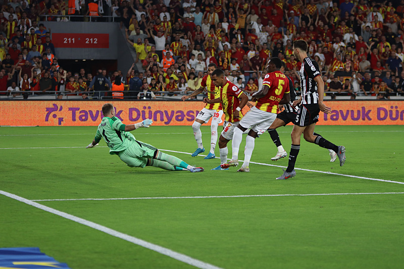 Göztepe'nin ilk golü (İHA)