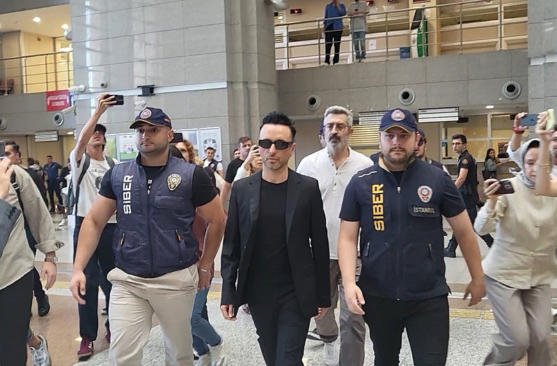 Mabel Matiz, 'Perperişan' isimli şarkısının sözlerine ilişkin 'müstehcenlik' suçundan hakkında başlatılan soruşturma kapsamında ifade verdi (Fotoğraf: İHA)