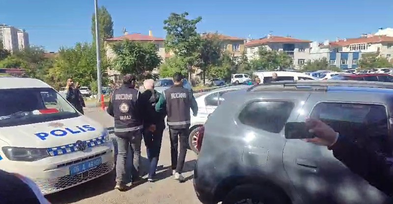 Ankara'da kamu zararına yol açıldığı iddiasıyla başlatılan soruşturmada gözaltına alınan şüpheliler sağlık muayenesinden geçirilmeye başlandı (İHA)