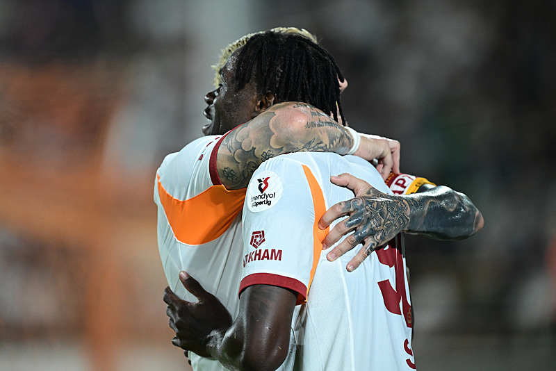 Wilfried Singo ve Mauro Icardi'ninn gol sevinci (AA)