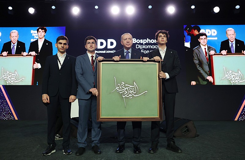 Başkan Erdoğan, Genç Diplomasi Derneği tarafından Demokrasi ve Özgürlükler Adası'nda düzenlenen ʺBosphorus Diplomasi Forumuʺna katılarak konuşma yaptı (Fotoğraf: İHA)