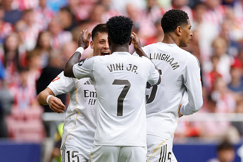 Arda Güler ve Vinicius Junior (AFP)